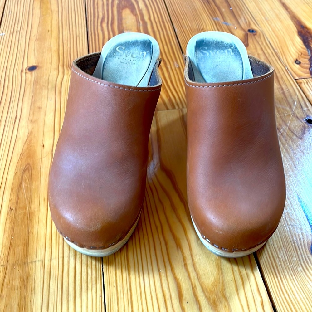 Sven Women's Brown Leather Clogs Mule
